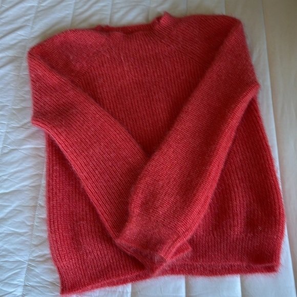 LOVELY PINK FUZZY SWEATER SIZE MEDIUM - Picture 3 of 6